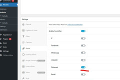 Imaginea prezintă o interfață de setări pentru un modul de galerie în cadrul unui panou de administrare. În secțiunea Social, este activată bara socială generală și Pinterest, în timp ce opțiunile pentru X, Facebook, Whatsapp, LinkedIn și Email sunt dezactivate. De asemenea, anumite funcții precum Image Licensing și Video sunt marcate ca neinstalate.